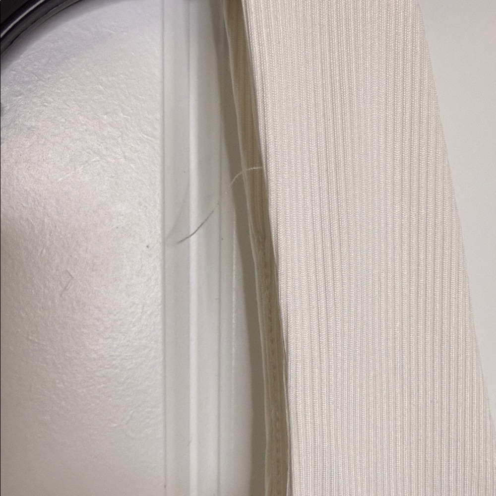Square-Neck Ribbed Cream Tank Top - Picture 5 of 6
